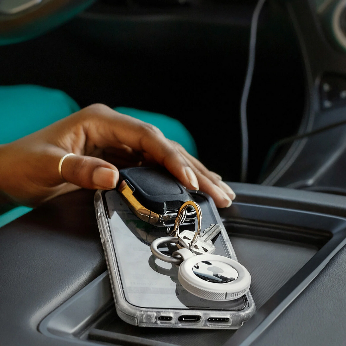 OtterBox 77-87931 Rugged Icecap AirTag Case