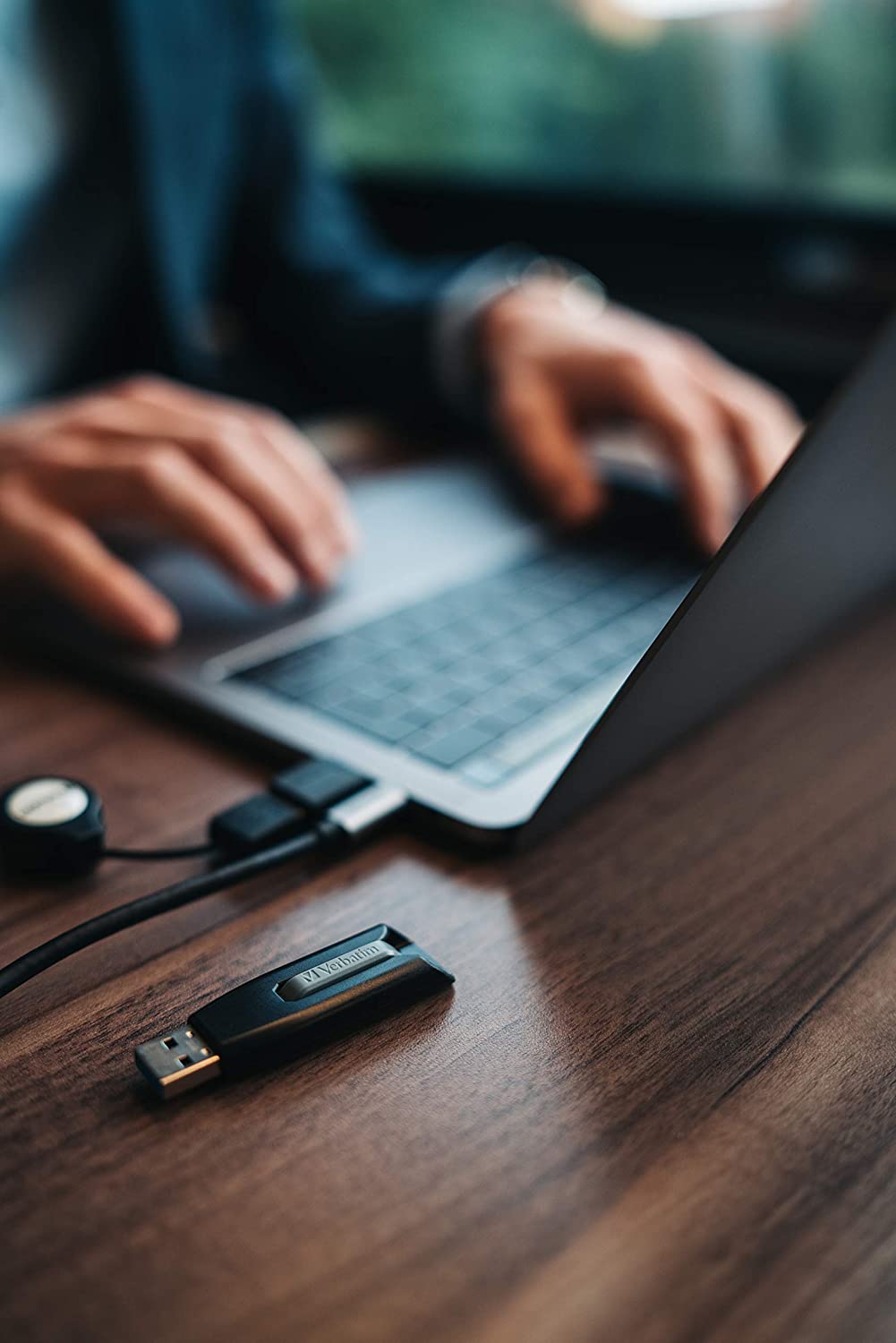 Verbatim 128GB USB 3.0 Store 'n' Go V3 Flash Drive - Cap-Less & PC / Mac Compatible - Gray