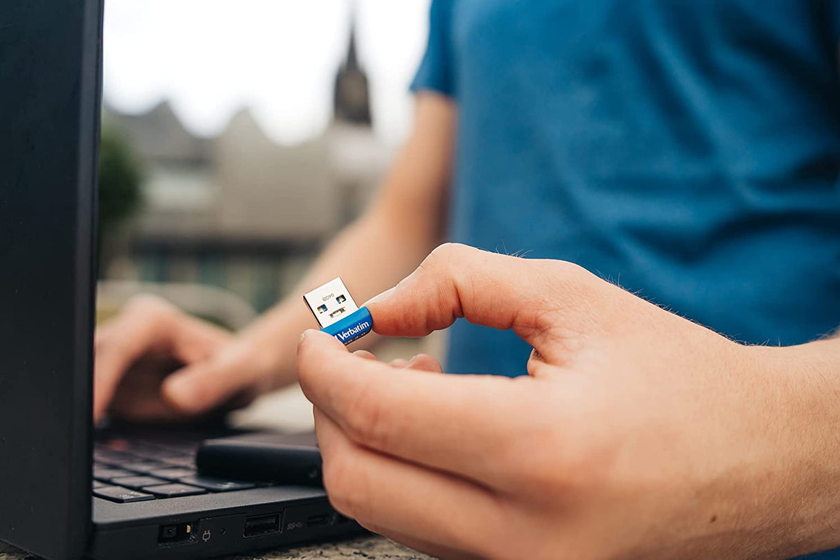 Verbatim 32GB Store 'N' Stay Nano USB 3.0 Flash Drive - Blue (98710)