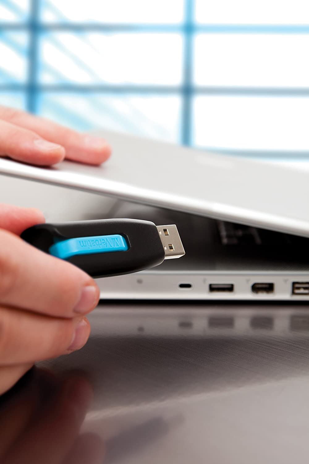 Verbatim 16 GB Store N Go Drive Blu (49176), Blue, Black Blue, Black 0.6" x 0.8" x 2.6"