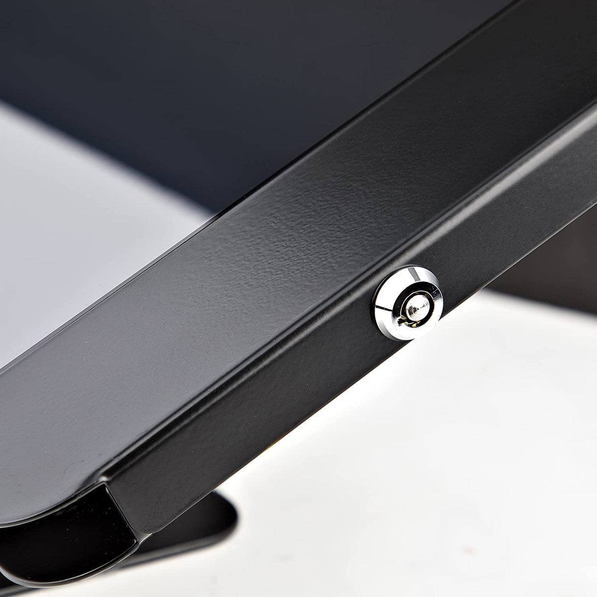 StarTech.com Secure Tablet Stand - Anti-Theft Universal Tablet Holder for Tablets up to 10.5" - Lockable & K-Slot Compatible - Desk / VESA / Wall Mount - Security POS Tablet Stand (SECTBLTPOS2)