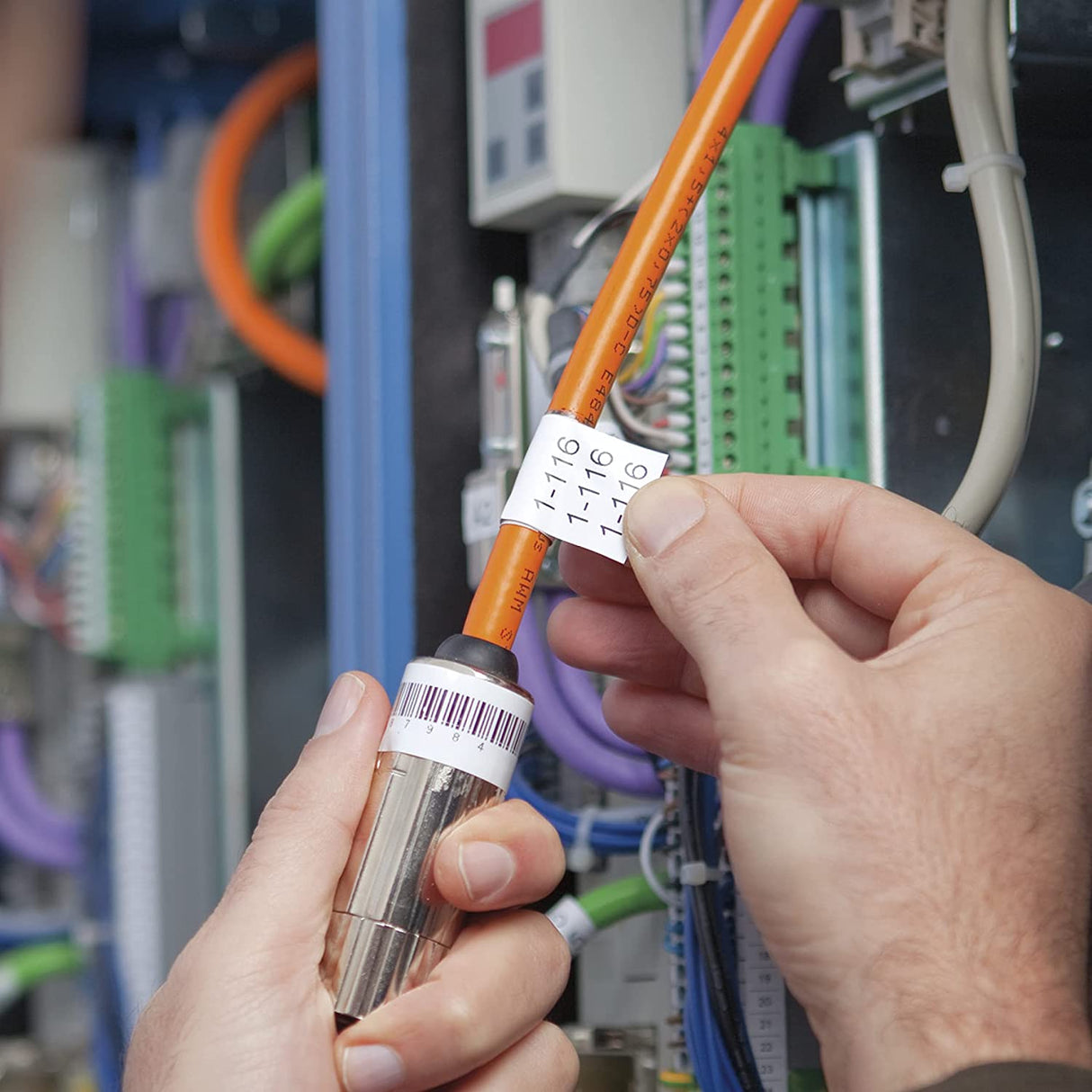 DYMO - V150009-18445 3/4" White Vinyl Labels Black on White 3/4" (19MM) Black on White