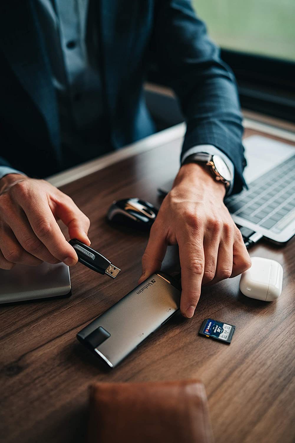 Verbatim 64GB USB 3.0 Store 'n' Go V3 Flash Drive - Cap-Less & PC/Mac Compatible - Gray