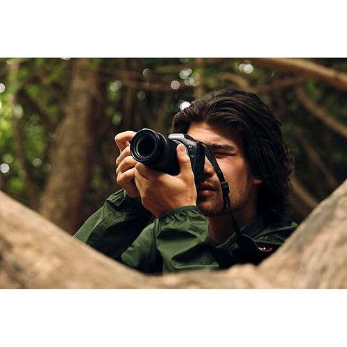 Canon EOS R7 RF-S18-150mm F3.5-6.3 is STM Lens Kit, Mirrorless Vlogging Camera, 32.5 MP Image Quality, 4K 60p Video, DIGIC X Image Processor, Dual Pixel CMOS AF, Subject Detection, Content Creators
