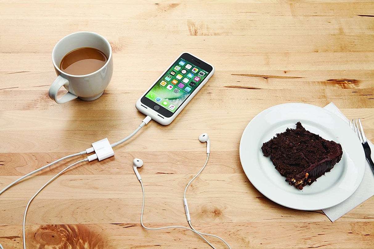 Belkin Lightning Audio + Charge Rockstar, iPhone Lightning Audio Adapter , White Lightning Audio + Lightning Charge Lightning Connector