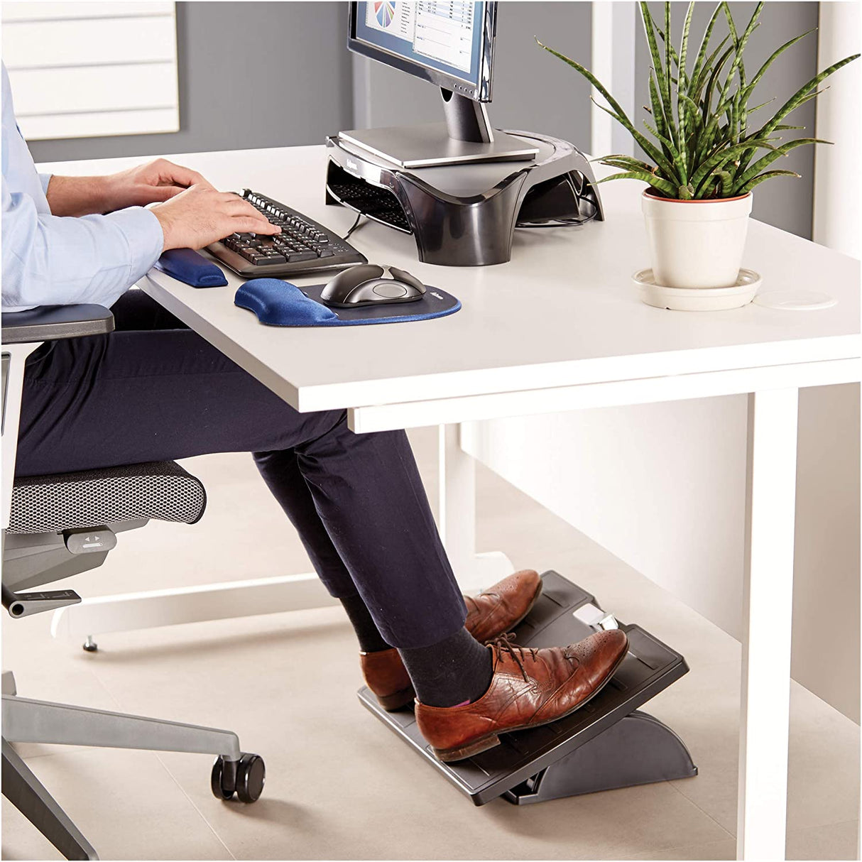 Fellowes Office Suites Adjustable Foot Rest (8032201) , Black